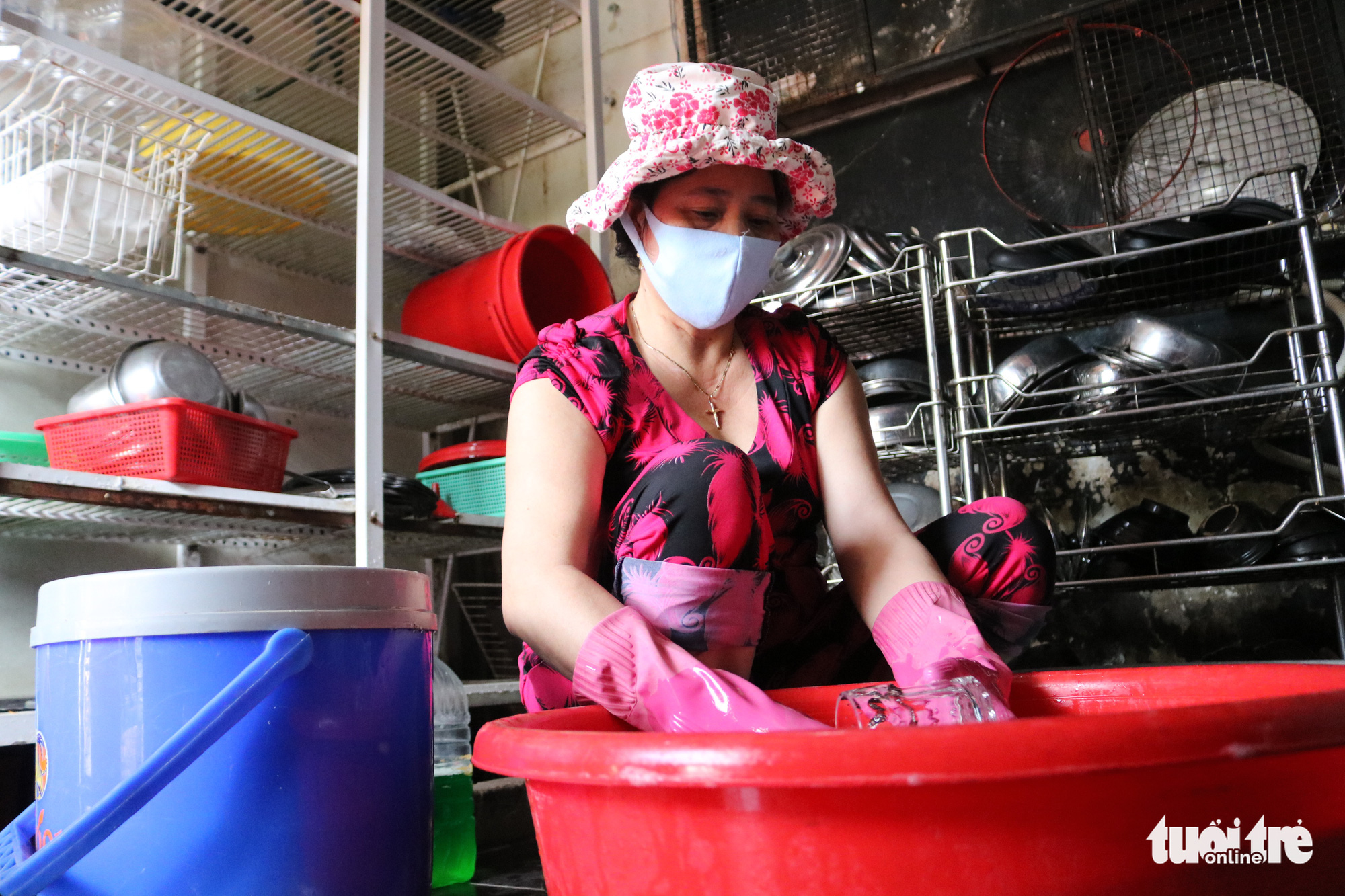 Eatery owner Kim Huyen cleans tableware to prepare for reopening after the announcement of eased social distancing measures in Ho Chi Minh City, Vietnam, April 22, 2020. Photo: Ngoc Phuong / Tuoi Tre