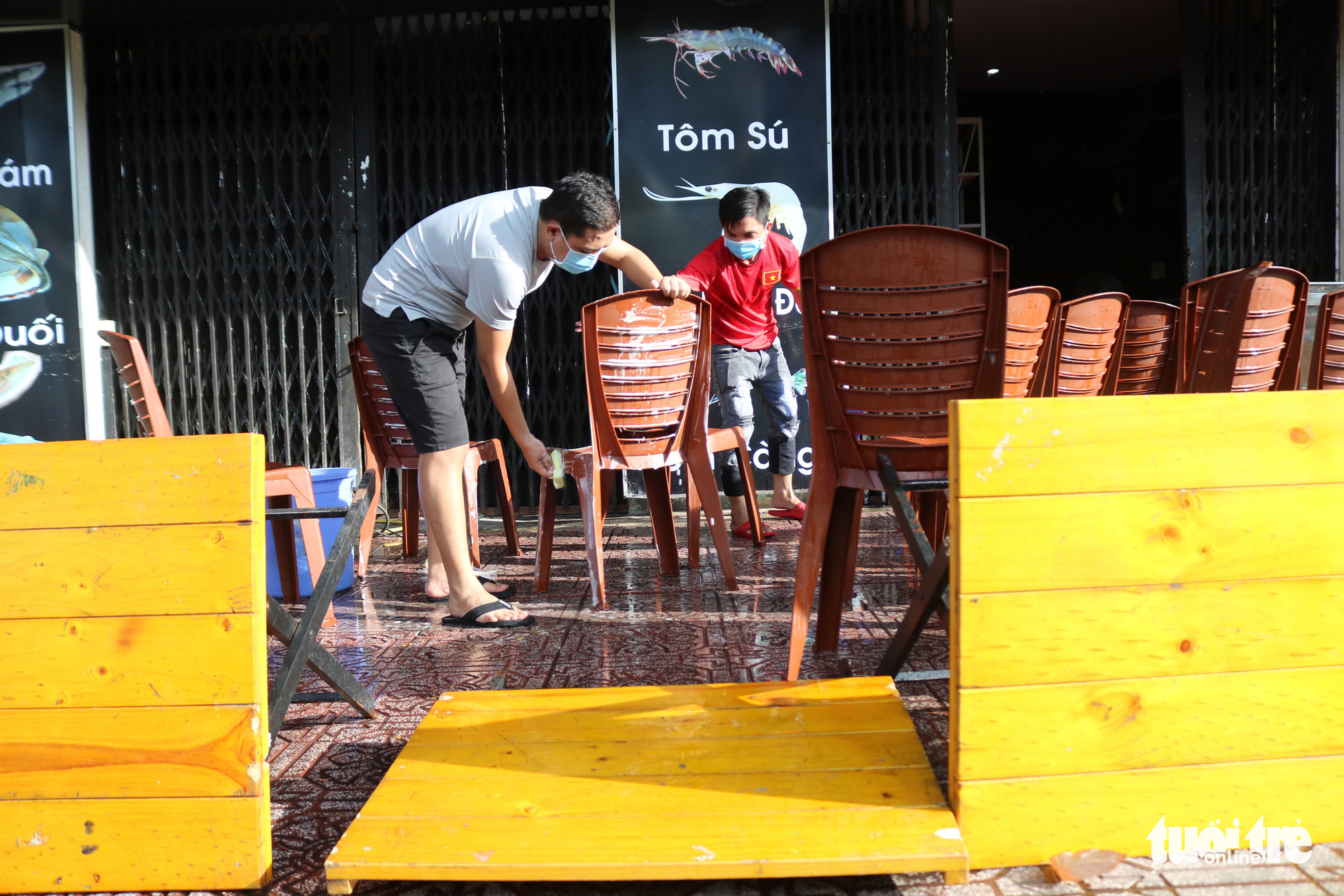 Staff members of a restaurant in Ho Chi Minh City, Vietnam sanitize the venue to prepare for reopening after the announcement of eased social distancing measures, April 22, 2020. Photo: Ngoc Phuong / Tuoi Tre