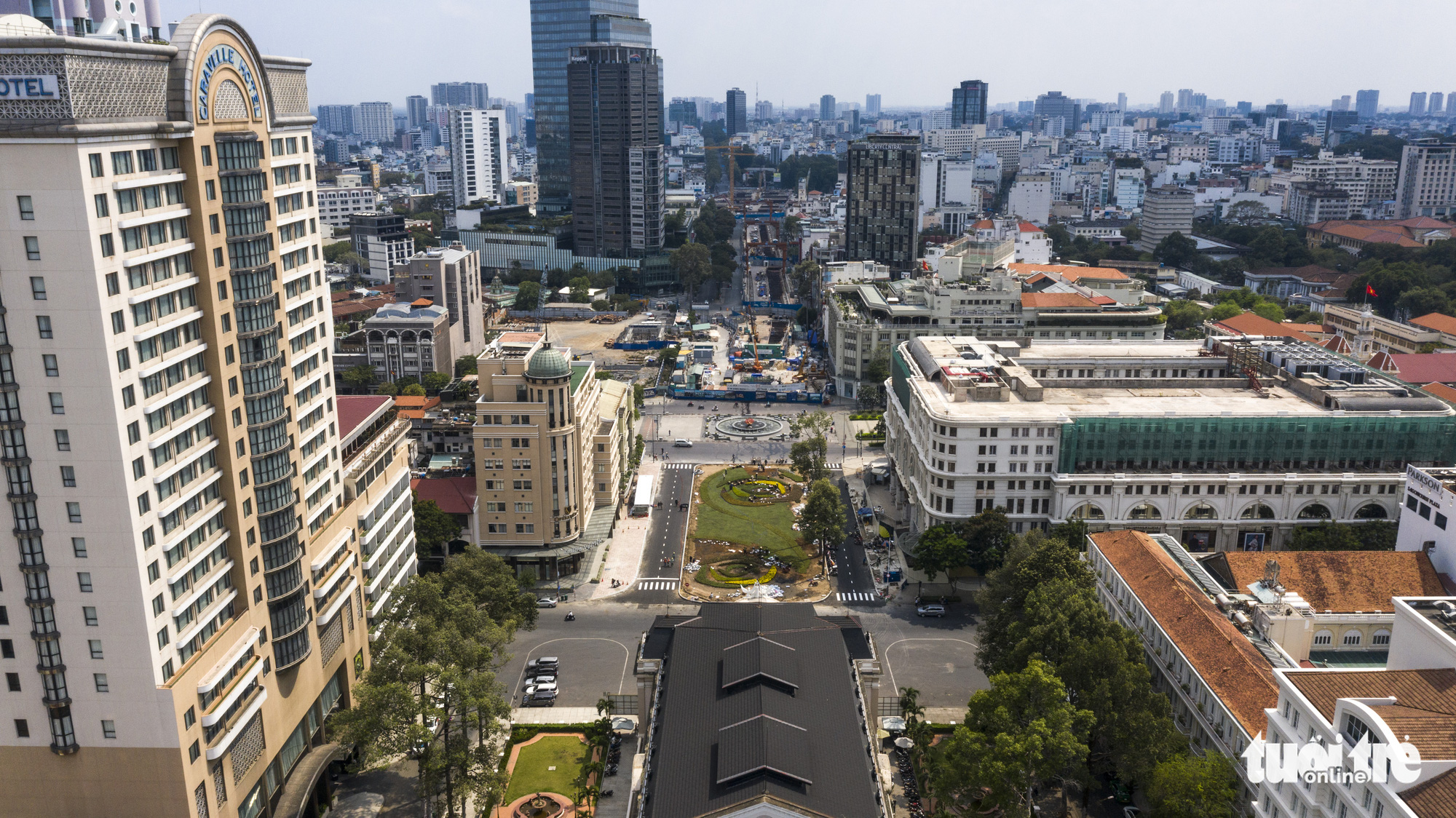 A bird’s-eye view of the area in front of the Municipal Theater in Ho Chi Minh City. Photo: Quang Dinh / Tuoi Tre