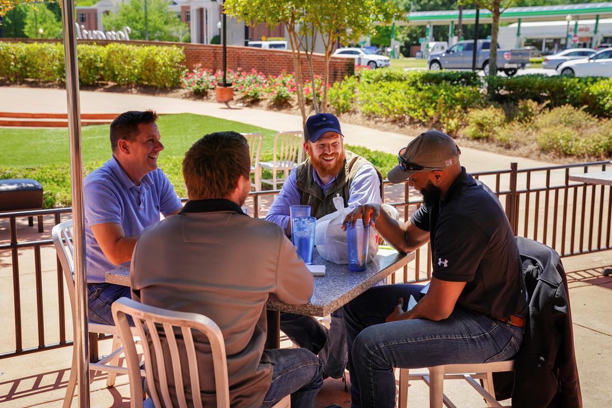 A group of men eat lunch on an outside patio at Bad Daddy's Burger Bar on the day restaurants and theaters were allowed to reopen to the public as part of the phased reopening of businesses and restaurants from the coronavirus disease (COVID-19) restrictions in Smyrna, Georgia, U.S. April 27, 2020. Photo: Reuters