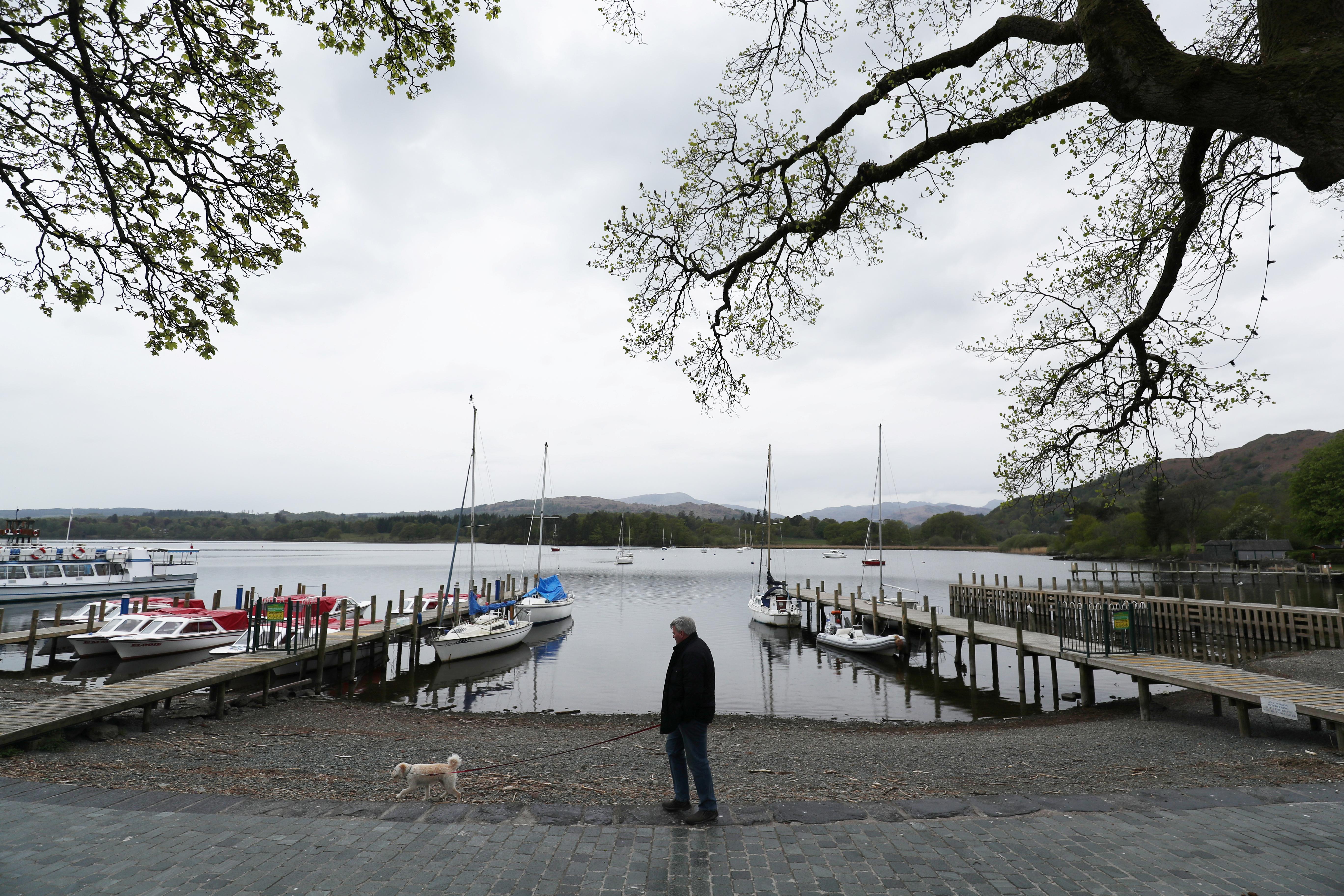 A man walks his dog on Ambleside Pier, as the spread of the coronavirus disease (COVID-19) continues, Ambleside, Britain, April 28, 2020. Photo: Reuters