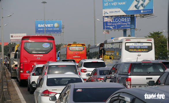 Cars and passenger buses queue on the Ho Chi Minh City-Trung Luong Expressway in southern Vietnam, April 30, 2020. Photo: Chau Tuan / Tuoi Tre