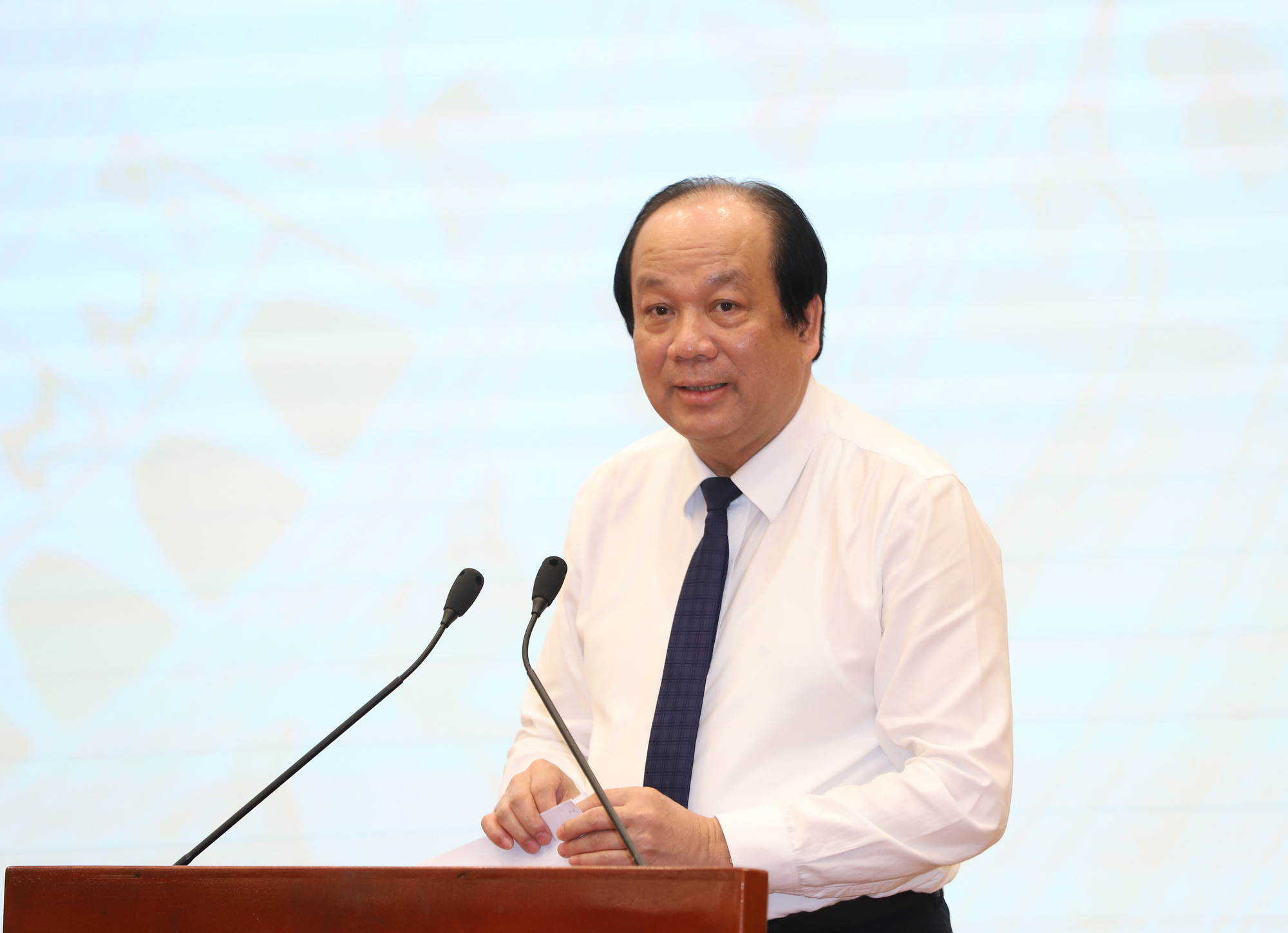 Minister and Chairman of the Government Office Mai Tien Dung  speaks at a government press briefing in Hanoi, May 5, 2020. Photo: Viet Dung / Tuoi Tre