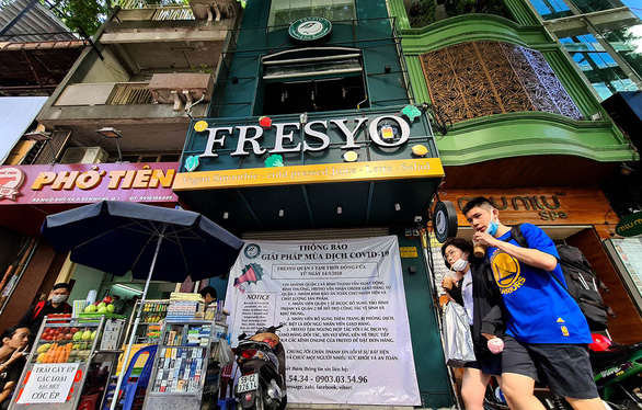 People walk past a smoothie store closed due to COVID-19 on Ngo Duc Ke Street in District 1, Ho Chi Minh City, Vietnam in this undated photo. Photo: T.H. / Tuoi Tre