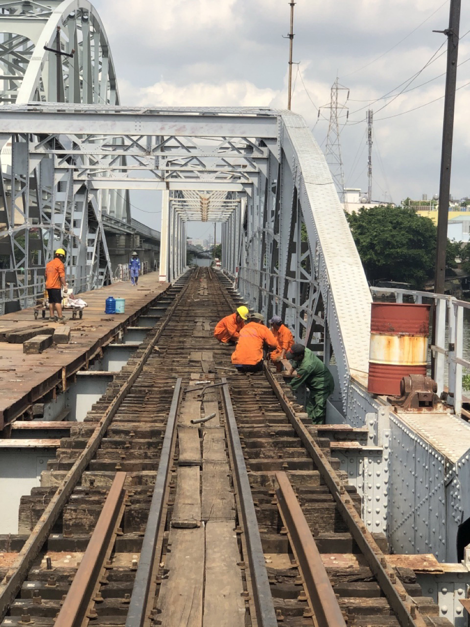 Workers are seen working on the dismantlement of the 118-year-old Binh Loi Railway Bridge in Ho Chi Minh City, Vietnam, May 8, 2020. Photo: H.TK/ Tuoi Tre