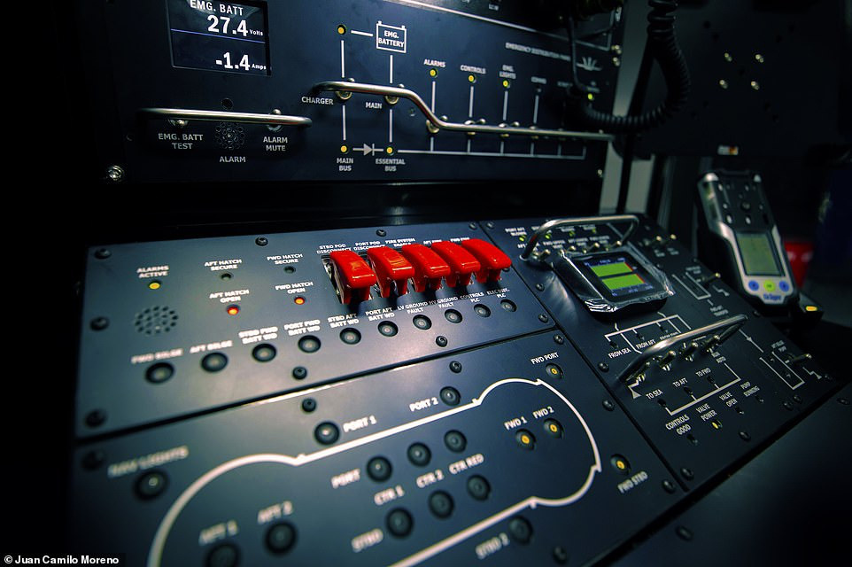 The command center of the Triton DeepView 24. Photo: Vingroup