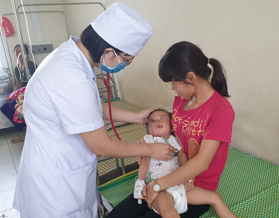 Baby survives being left in car for hours in northern Vietnam