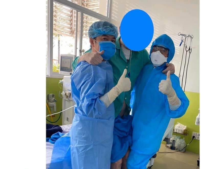 British pilot, Vietnam's sickest coronavirus patient, practices walking with doctors