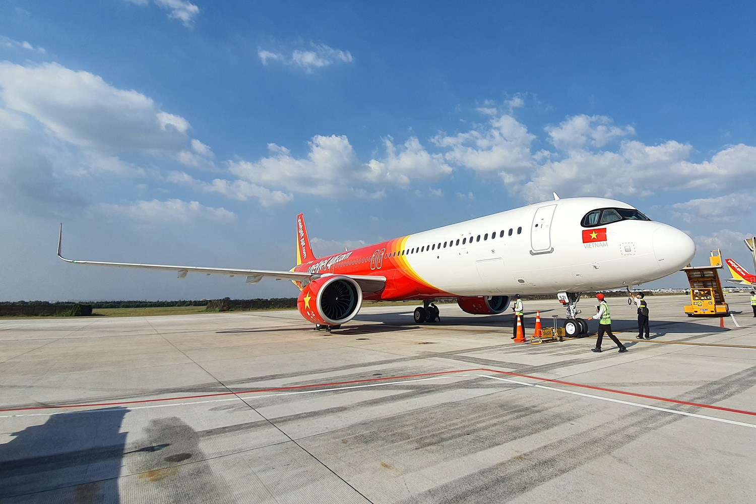 Vietnamese flight makes emergency landing to save unconscious passenger