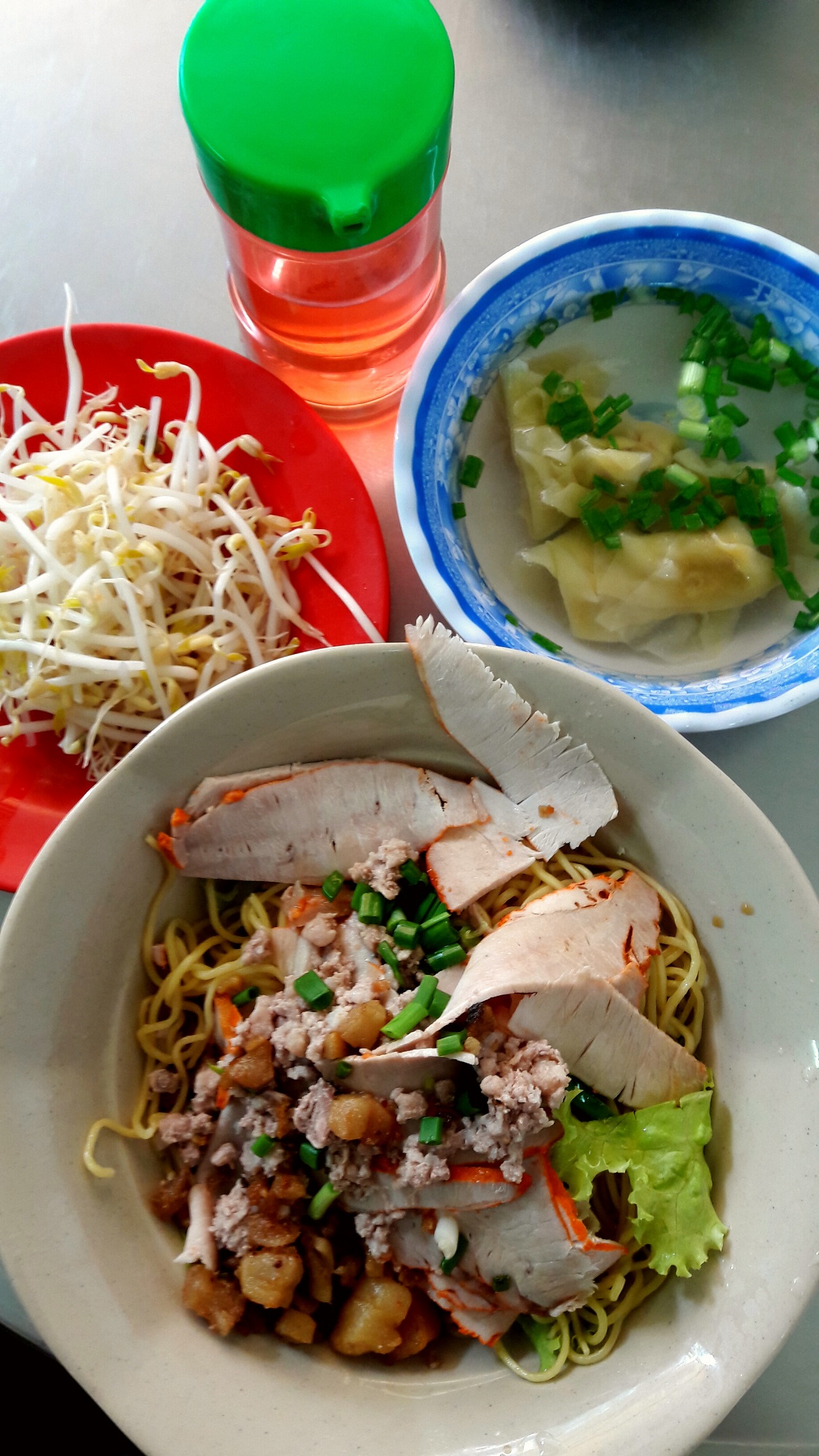 A knockout serving of 'mì hoành thánh' (wonton noodle soup) at Tàu Cao in Da Lat City, Lam Dong Province, Vietnam. Photo: Rick Ellis