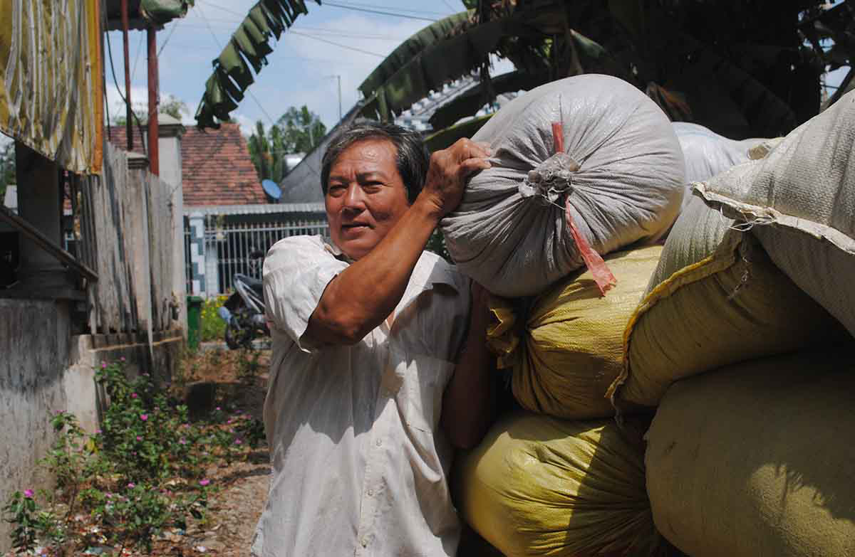 Traders turn ash into cash in Vietnam's Mekong Delta