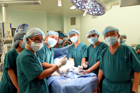 Doctors perform a surgery to separate a pair of conjoined twins at the City Children’s Hospital in Ho Chi Minh City, Vietnam, July 15, 2020. Photo: Duyen Phan / Tuoi Tre