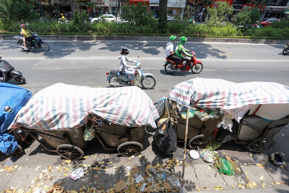 <em>Uncollected garbage piles up on a street in an urban district of Hanoi, Vietnam, July 16, 2020. Photo:</em> Chi Tue / Tuoi Tre