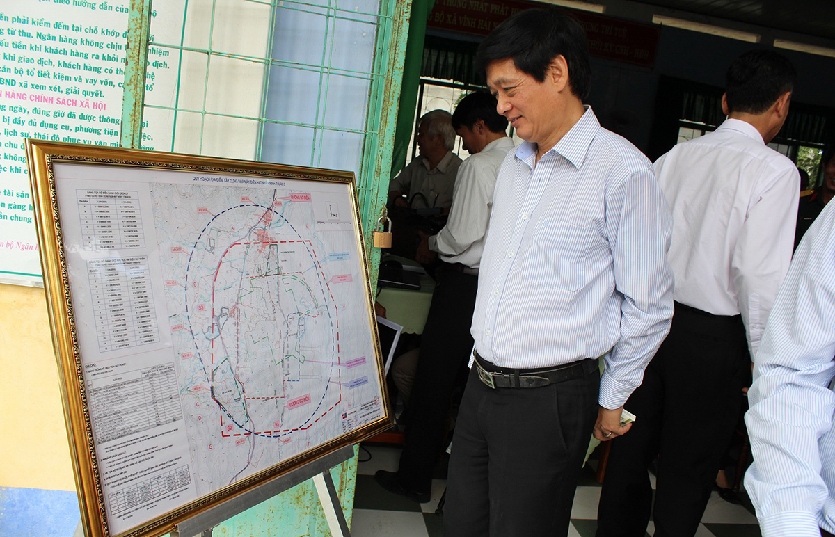 An official looks at a planning map for the Ninh Thuan 2 Nuclear Power Plant in Ninh Hai District, Ninh Thuan Province, Vietnam in a file photo taken in 2014. Photo: Minh Tran / Tuoi Tre