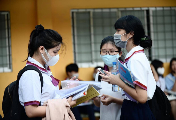 Students retake national exam in Vietnam because of supervisors’ errors