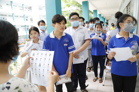 Students are pictured before taking their foreign language test, part of the national high school exam, at Tan Phong High School in District 7, Ho Chi Minh City, August 10, 2020. Photo: Nhu Hung / Tuoi Tre