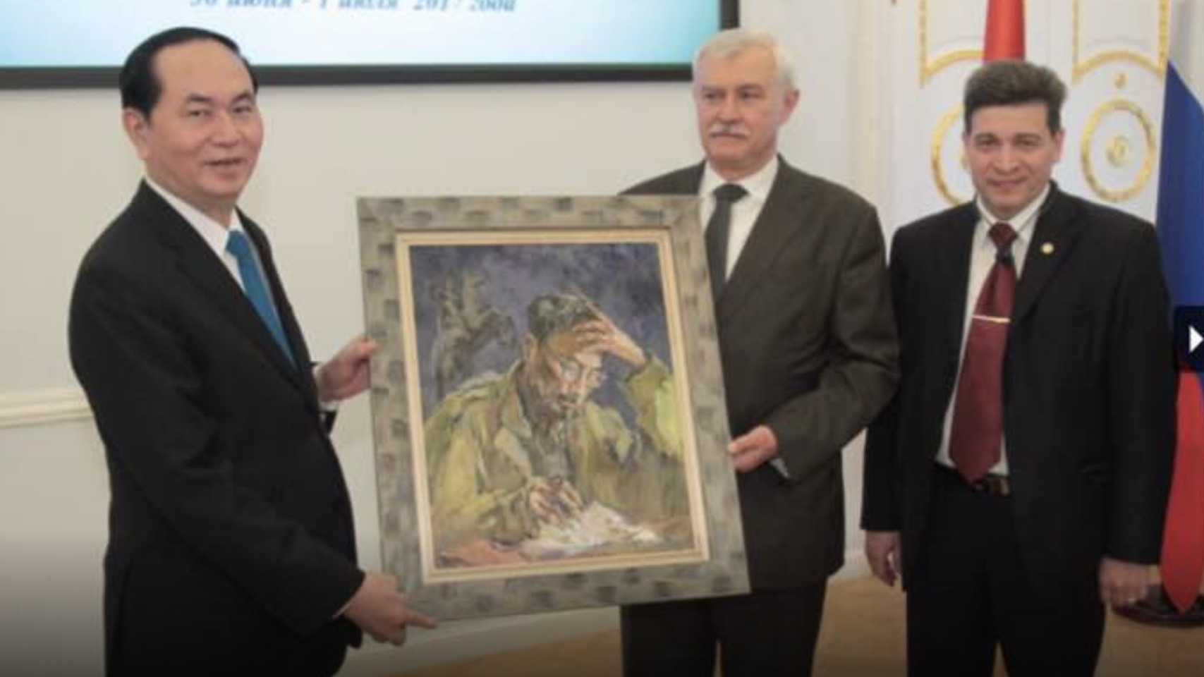A portrait of late Vietnamese President Ho Chi Minh painted by Tuman Zhumabaev is presented as a gift to Vietnam’s then-incumbent State President Tran Dai Quang (left) by Russian government representatives in this photo captured in 2017 and provided by Lilac gallery.