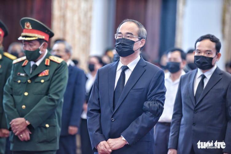Ho Chi Minh City's leaders attend the respect-paying ceremony and memorial service for former Party General Secretary Le Kha Phieu in Ho Chi Minh City, August 15, 2020. Photo: Duyen Phan / Tuoi Tre