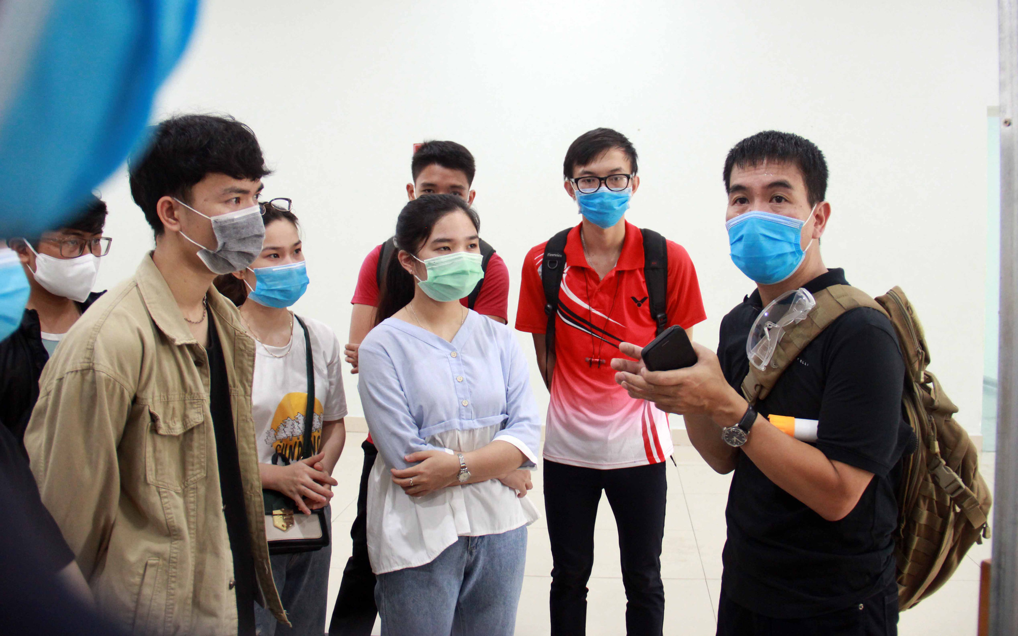 University students volunteer to fight COVID-19 in Da Nang