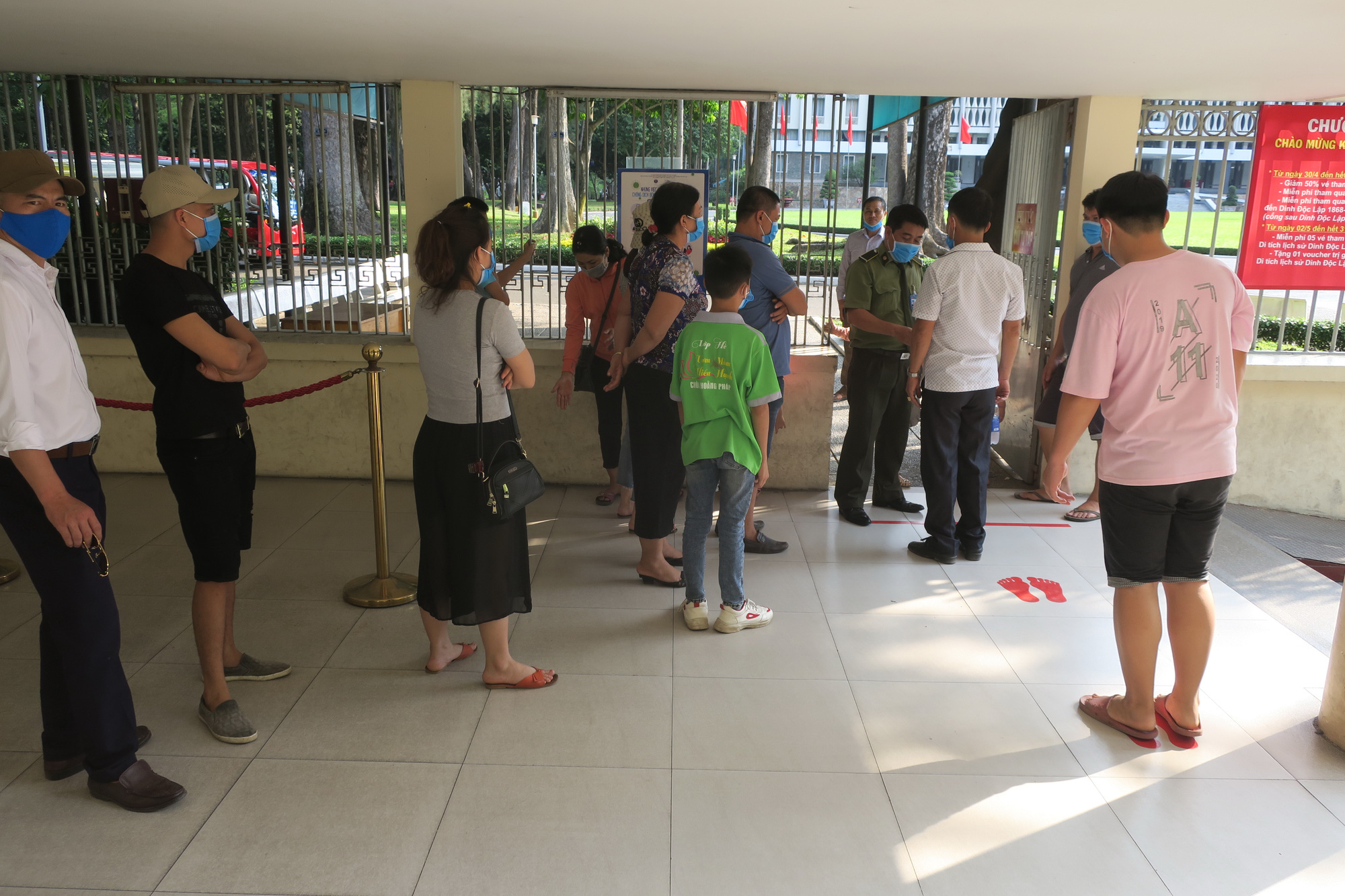 Visitors to the Reunification Palace in Ho Chi Minh City receive a body temperature check before entering the famous landmark amid the novel coronavirus disease (COVID-19) pandemic in Vietnam. Photo: T.T.D / Tuoi Tre