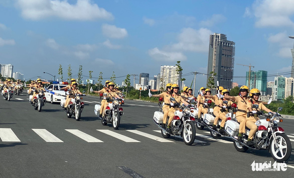 The all-female escort team patrol on a street in Ho Chi Minh City, August 25, 2020. Photo: Thu Dung / Tuoi Tre