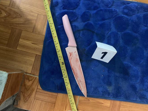 The knife with which Trinh Thi Thu Ha stabbed an acquaintance to death during a dispute in Ha Long City, Quang Ninh Province, August 23, 2020. Photo: Nguyen Thang / Tuoi Tre