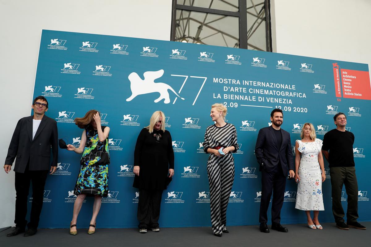 The 77th Venice Film Festival - Photo call of the members of the international juries  - Venice, Italy, September 2, 2020 - President of the jury Cate Blanchett and members of the jury Nicola Lagioia of Italy, Joanna Hogg of Britain, Veronika Franz of Austria, Matt Dillon from the U.S., Ludivine Sagnier of France and Christian Petzold of Germany pose. Photo: Reuters