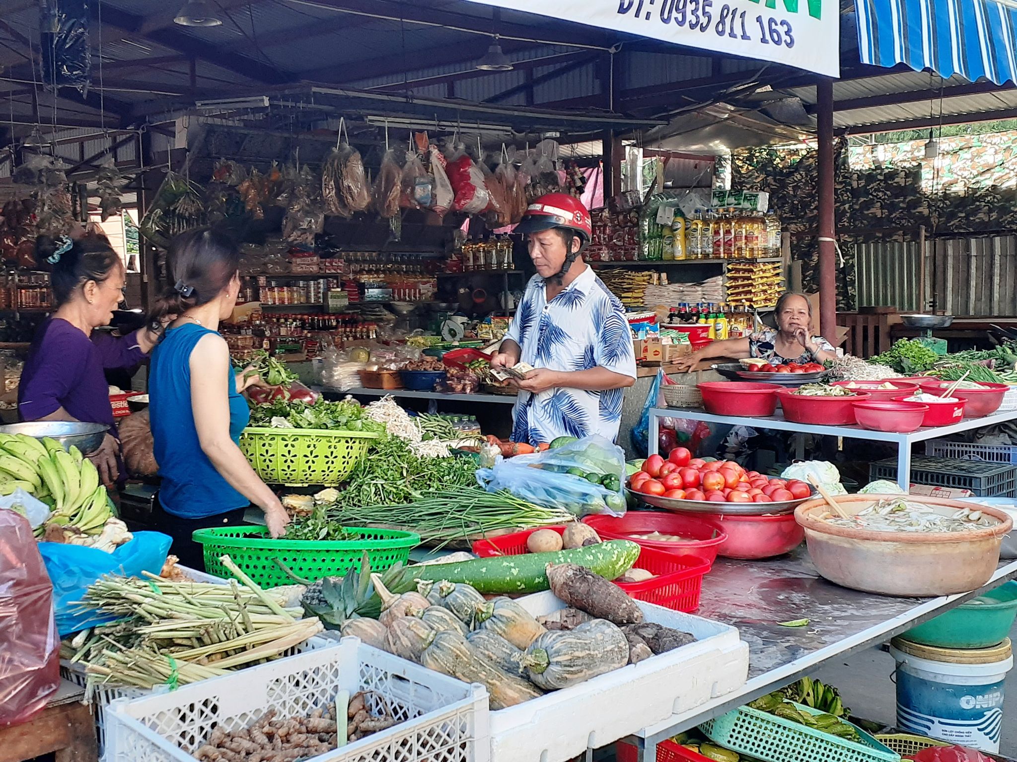 A man buys vegetables at a market in Hoi An, Quang Nam Province, Vietnam, September 13, 2020. Photo: Stivi Cooke