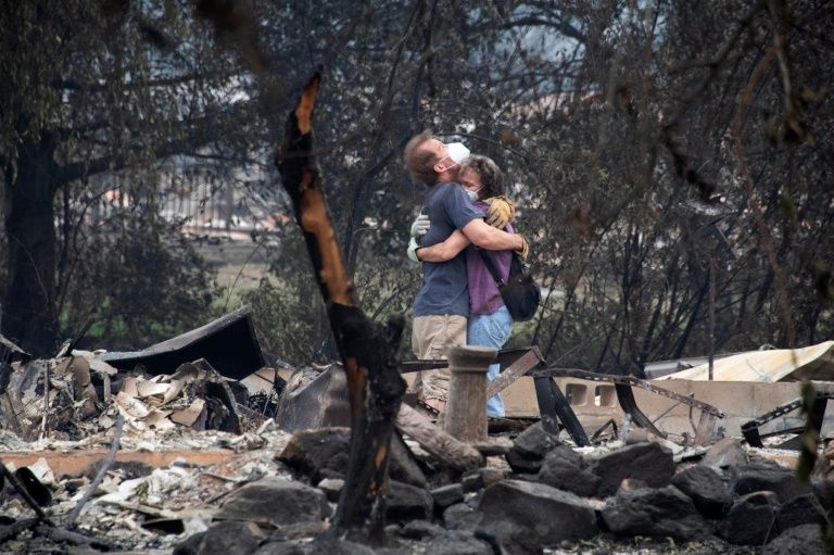 Dee Perez comforts Michael Reynolds in the ruins of his home destroyed in the Almeda Fire in Talent, Oregon, September 15, 2020. Photo: AFP