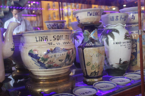 Precious and rare ceramic items are kept in glass cabinets in the house of Pham Van Hai in the southern city of Can Tho. Photo: Chi Hanh/ Tuoi Tre