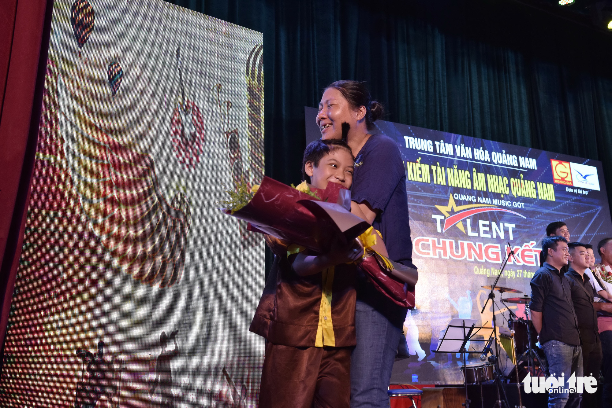 Nguyen Tuong Van, Nguyen Ngoc Thien Thanh’s mother, bursts into tears as he pocketed a prize at the Quang Nam Music Got Talent Competition’s Final Round, which took place in the namesake province in central Vietnam in July 2020 in this supplied photo.