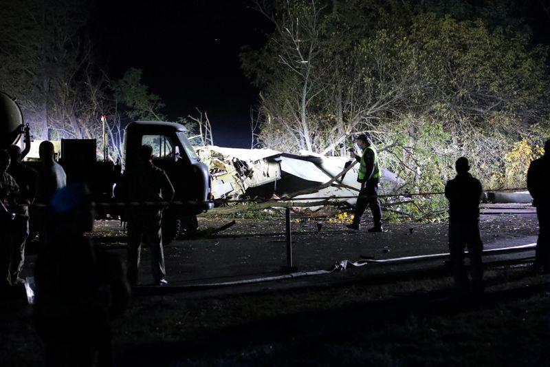 Rescuers inspect wreckages of the Ukrainian military Antonov An-26 plane after crashing outside of Chuhuiv town, Ukraine, September 25, 2020. Photo: Reuters