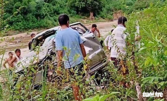 Two teachers dead, another severely injured as car dives off cliff in Vietnam