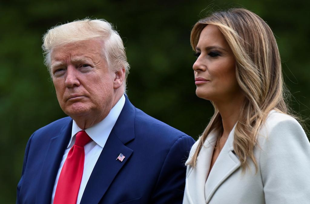 U.S. President Donald Trump and first lady Melania Trump walk from the Marine One helicopter back to the White House after traveling to Fort McHenry in Baltimore for Memorial Day holiday commemorations from Washington, U.S., May 25, 2020. Photo: Reuters