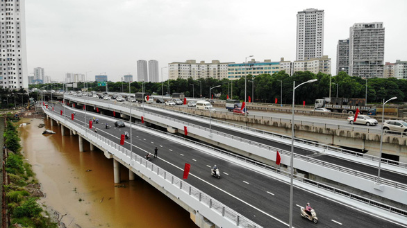 The two new low viaducts over Linh Dam Lake are seen in this photo. Photo: Huu Thang / Tuoi Tre