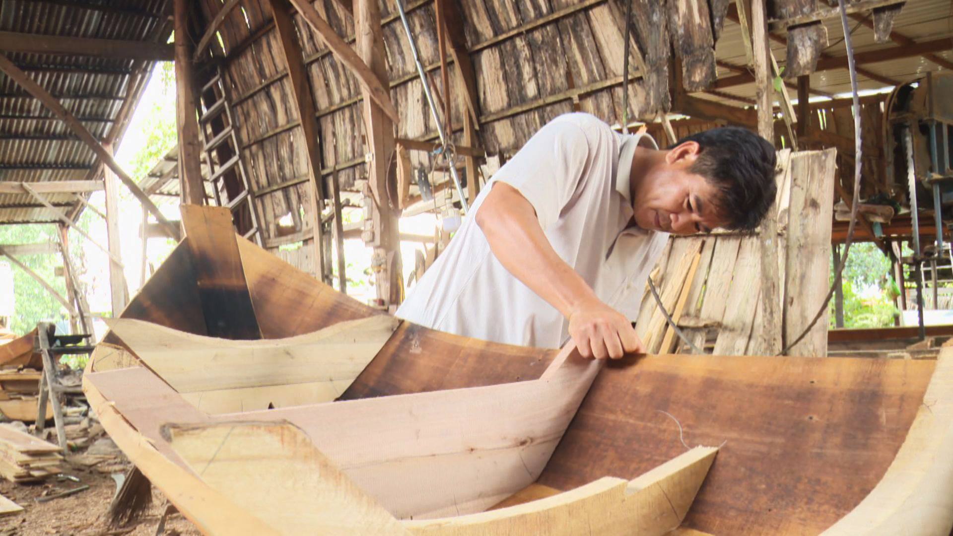 Mekong Delta’s century-old boat-building village suffers poor production