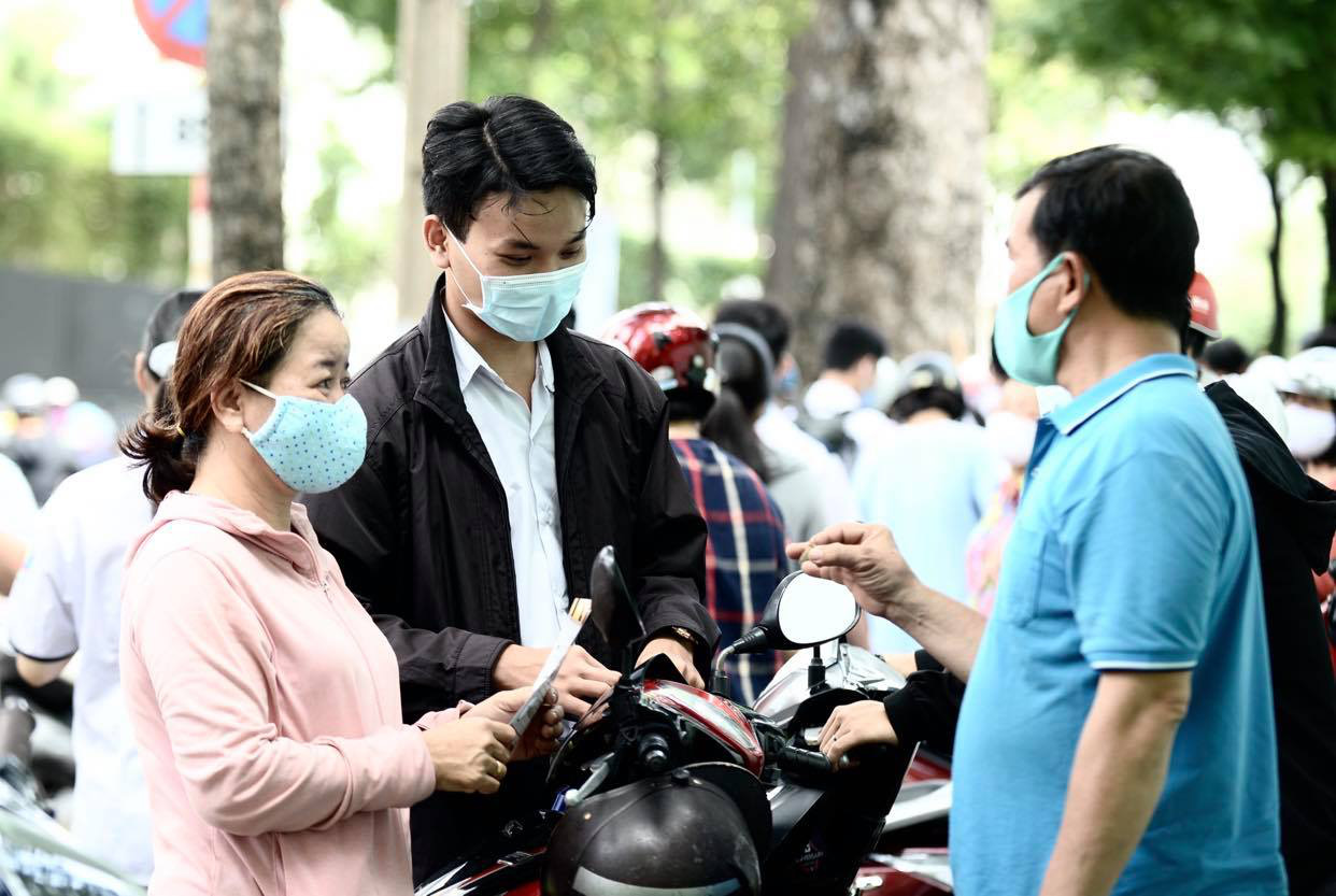 Ho Chi Minh City tells residents to continue wearing face masks in public
