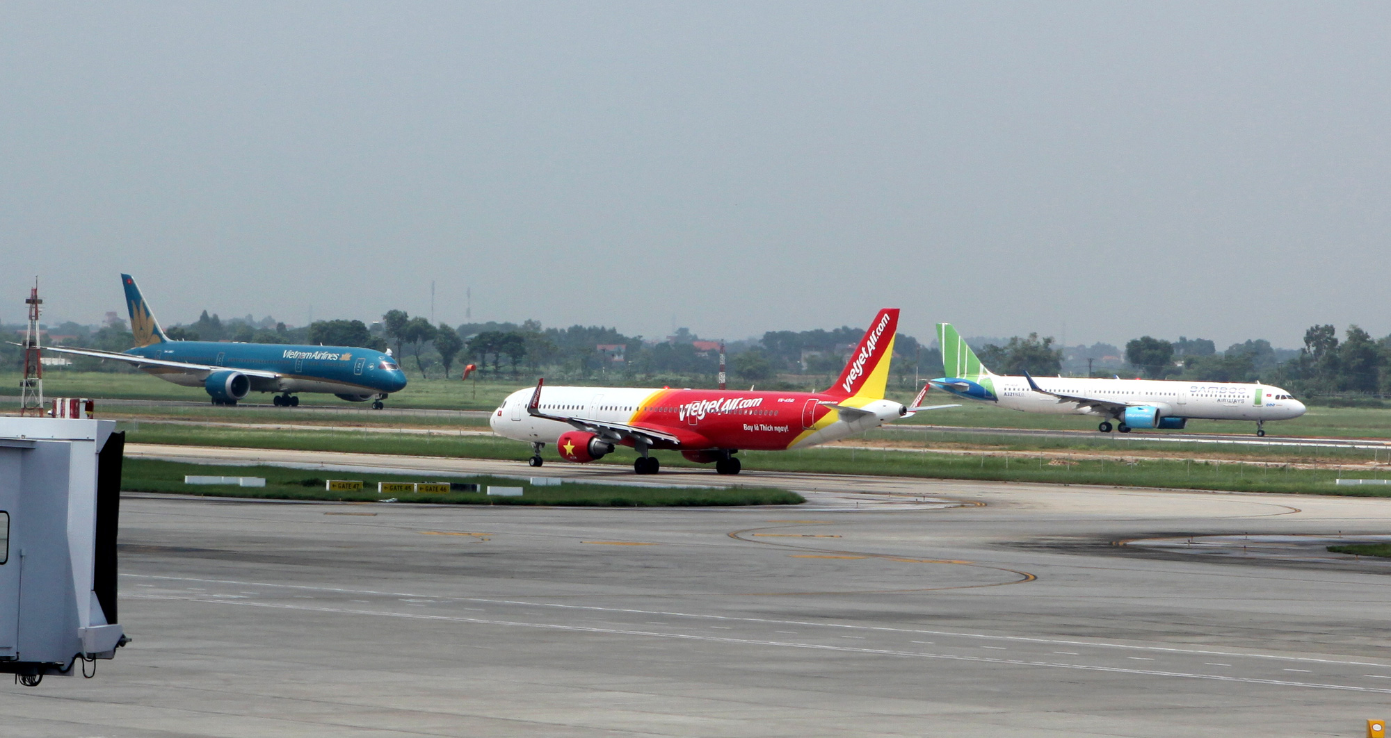 Central Vietnamese airports suspended from operations due to Storm Linfa