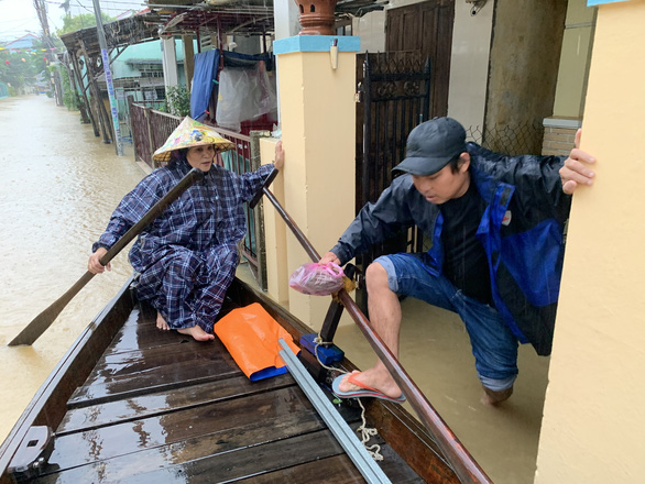 Hoi An evacuates residents as flooding worsens