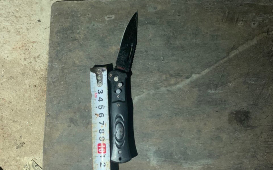 The switchblade Long used to murder the two victims in Thanh Hoa Province, Vietnam, October 7, 2020. Photo: Binh An / Tuoi Tre