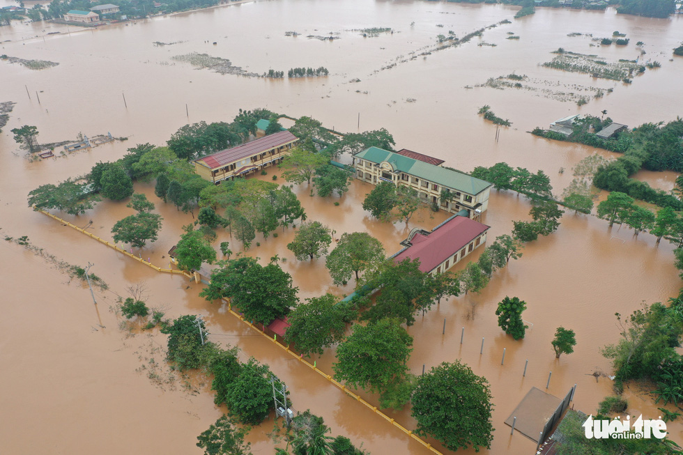 A school in Trieu Phong District of Quang Tri Province is flooded. Photo: Truong Trung / Tuoi Tre
