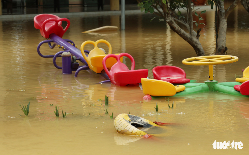 The playground of Ha Linh Kindergarten in Huong Khe District of Ha Tinh Province is seen flooded. Photo: Doan Hoa / Tuoi Tre