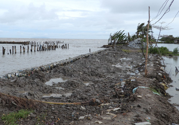 Vietnam’s southernmost province declares landslide emergency at western sea dykes
