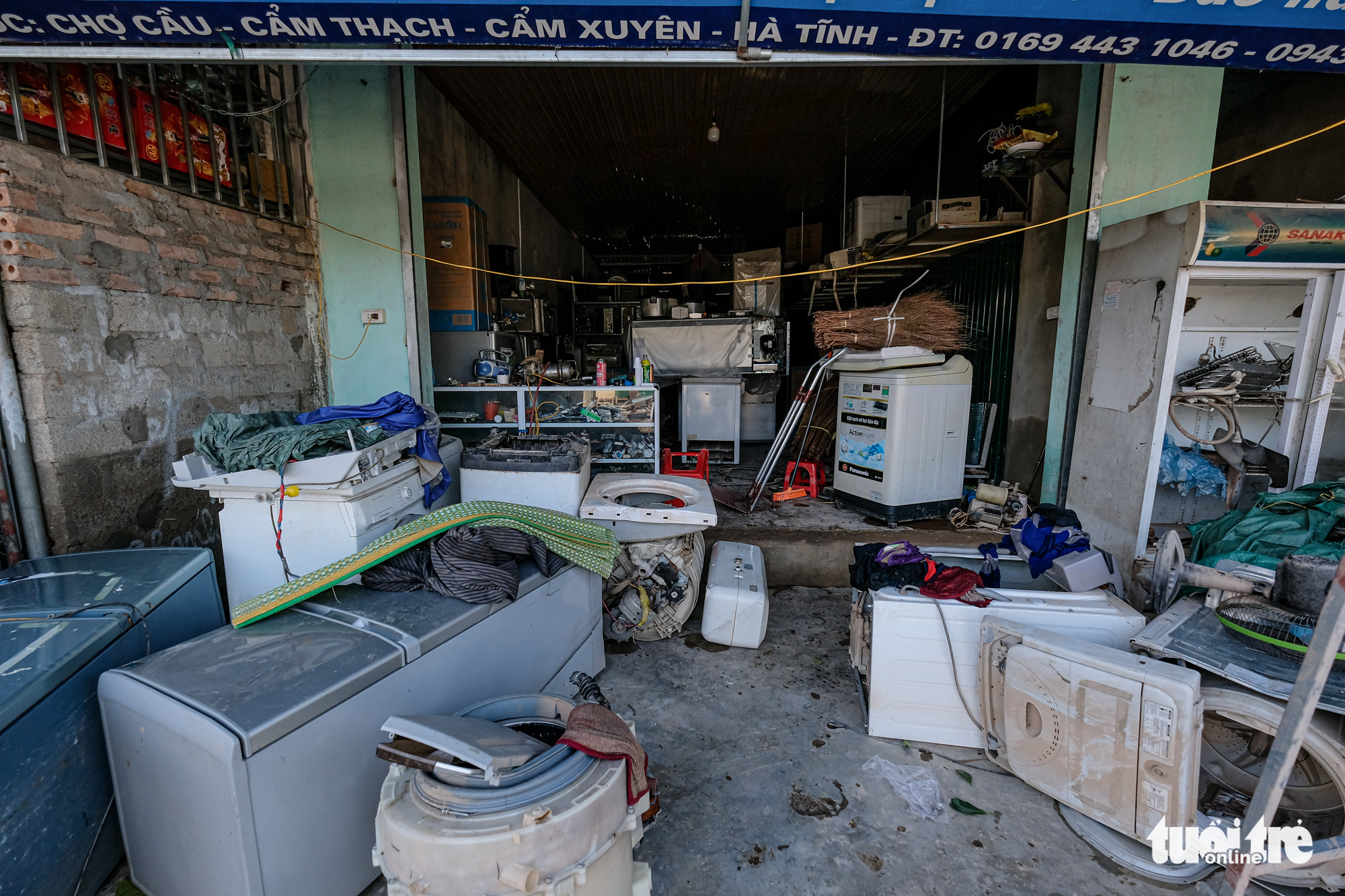 Household appliances are pictured at a repair shop in Ha Tinh Province, Vietnam, October 22, 2020. Photo: Nam Tran / Tuoi Tre