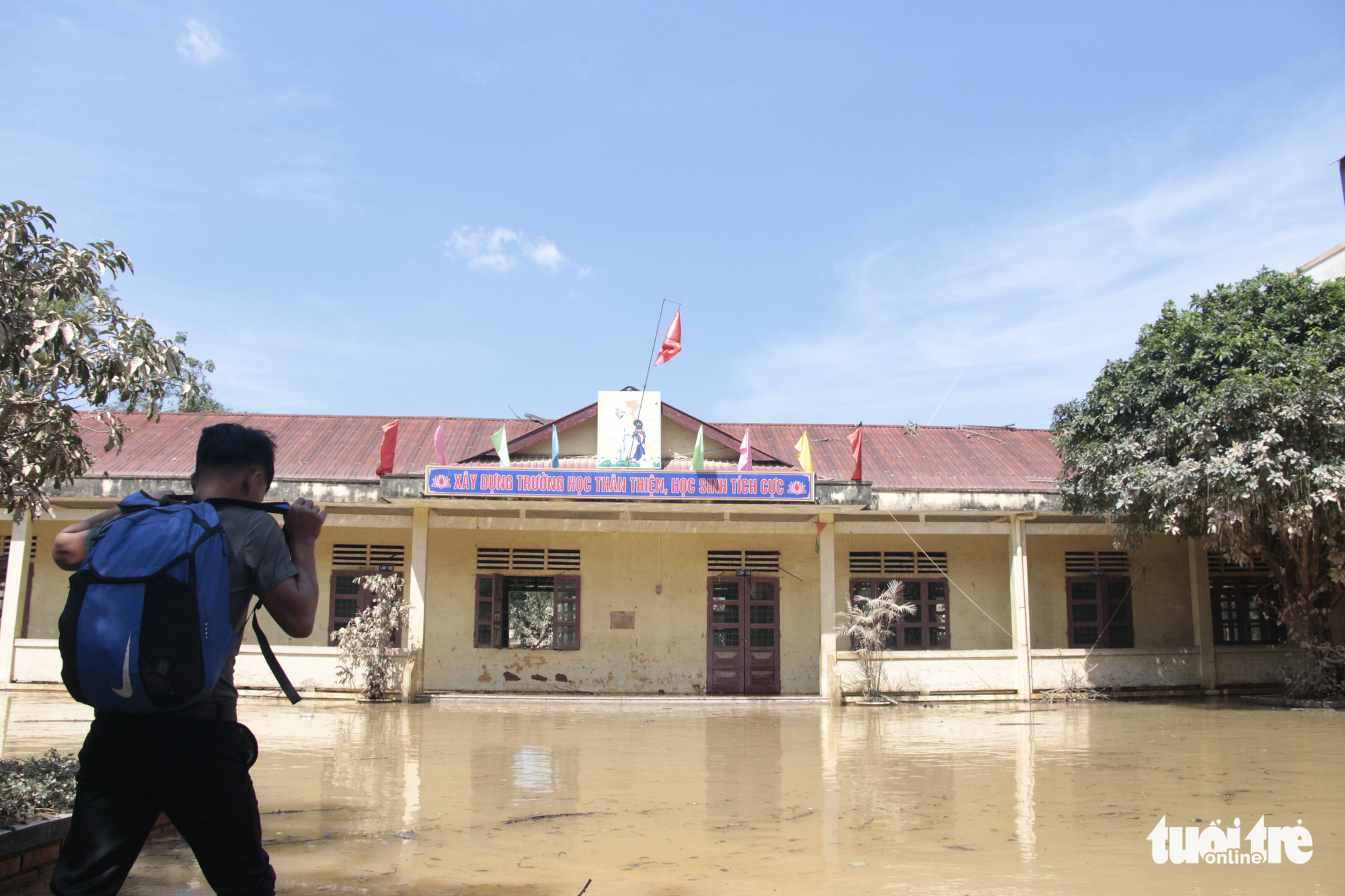 An elementary school is still slightly flooded in Quang Binh Province, Vietnam, October 22, 2020. Photo: Cong Trieu / Tuoi Tre