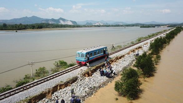 Vietnam’s state-owned railway system reports loss of over $1mn due to flooding