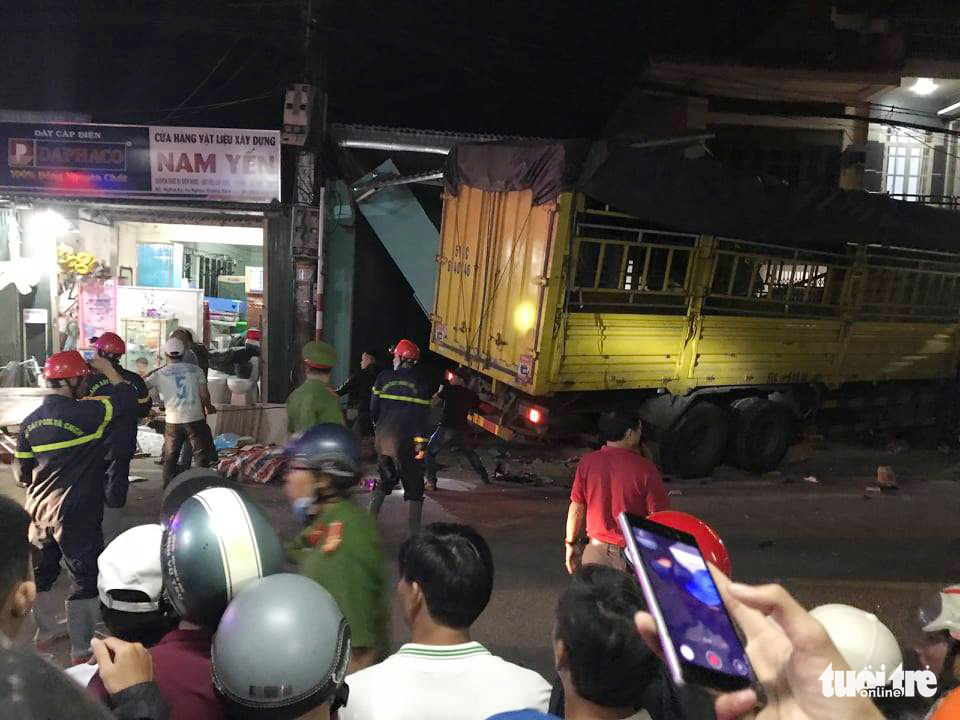 A truck is pictured following a fatal accident in Quang Ngai Province, Vietnam, October 24, 2020. Photo: L.D. / Tuoi Tre