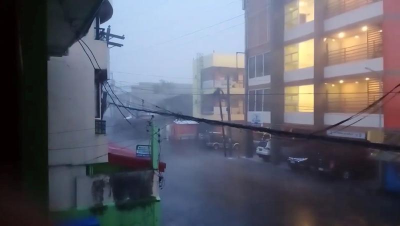 Super typhoon Goni slams into Philippines, makes two landfalls