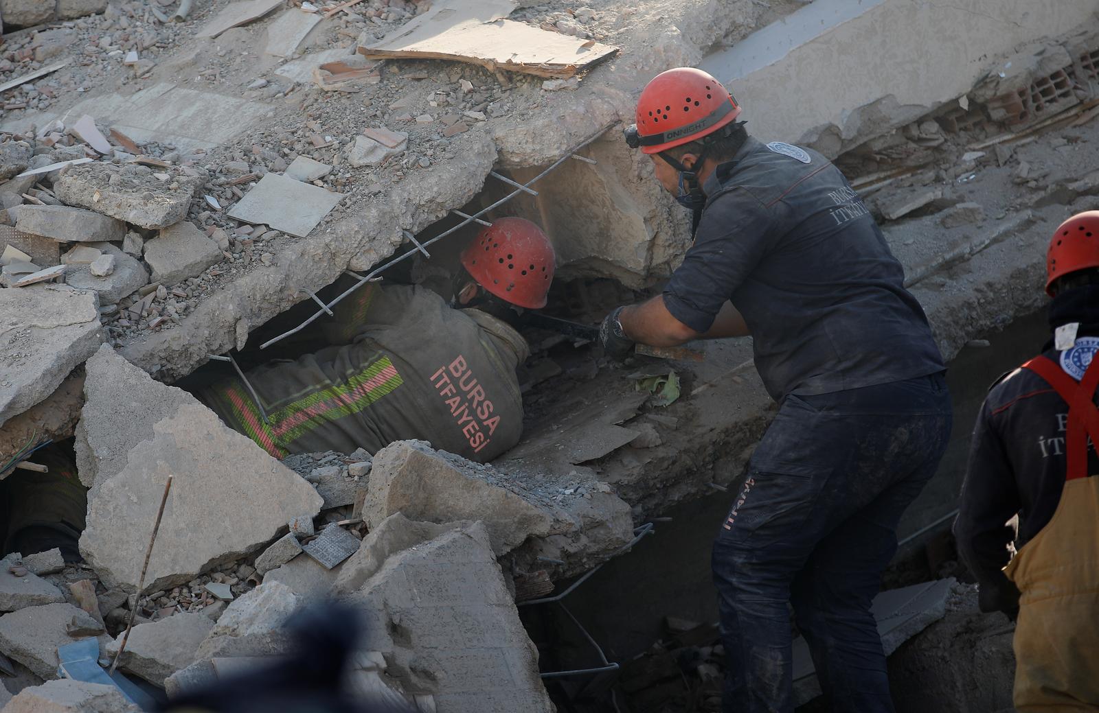 Rescue operations take place on a site after an earthquake struck the Aegean Sea, in the coastal province of Izmir, Turkey, November 2, 2020. Photo: Reuters