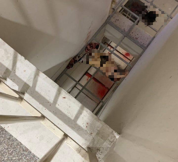The woman's body along with her decapitated head was found on the 3rd-floor air vent of an apartment in District 7, Ho Chi Minh City on the morning of November 8, 2020. Photo: Ngoc Hai / Tuoi Tre